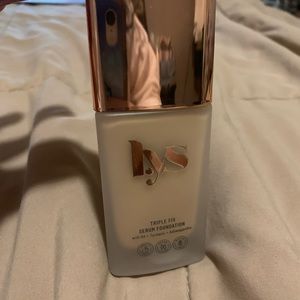 Lys Triple Fix Serum Foundation in LG6
